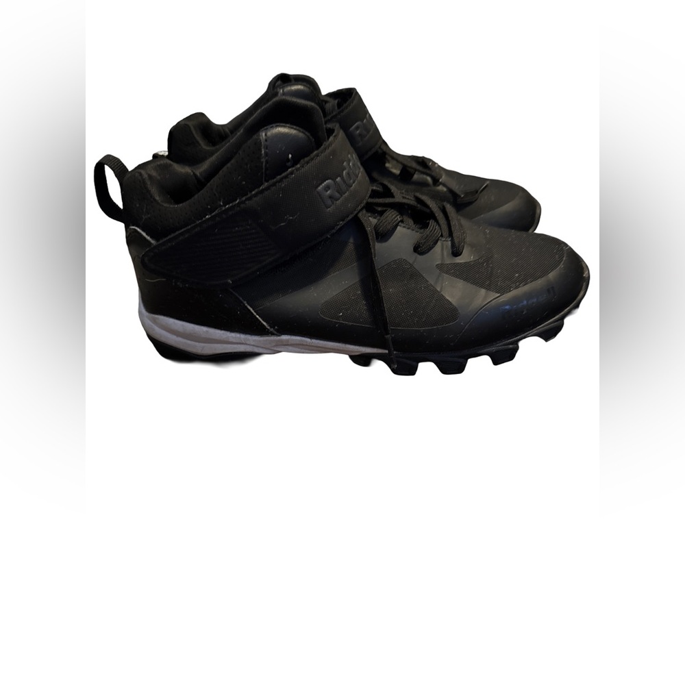 Men's 7.5 D Black Riddell Matador Mid Top Football Cleats